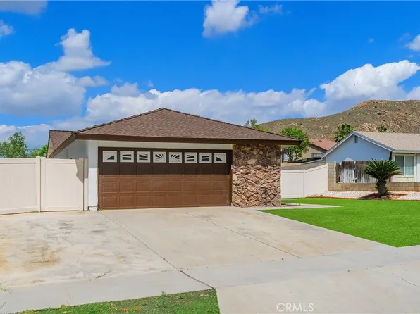 1065 Bascomb Dr, Riverside, CA 92507