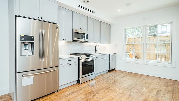 Rented by Nooklyn NYC LLC | media 17