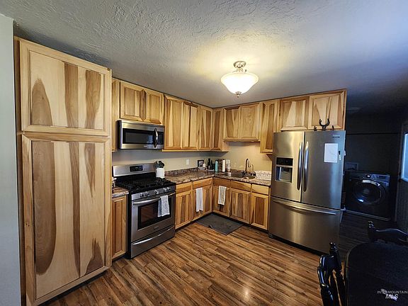 4th image of 101 Birchwood Cir S