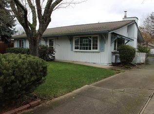 2870 Aldersgate Rd, Medford, OR 97504