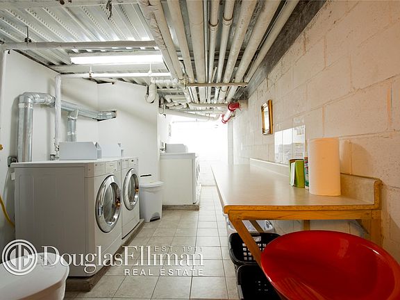 4th image of 133 W 89th St APT 4