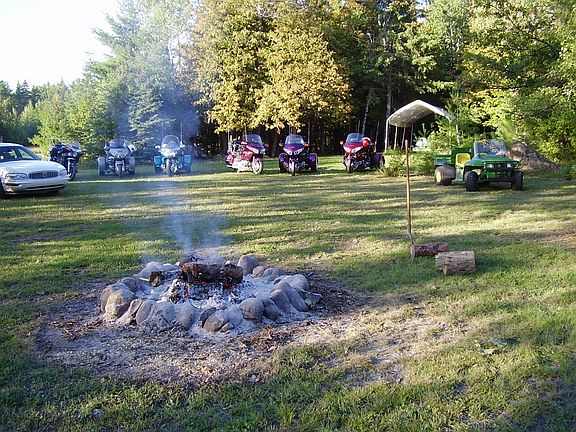 Fire pit with privacy