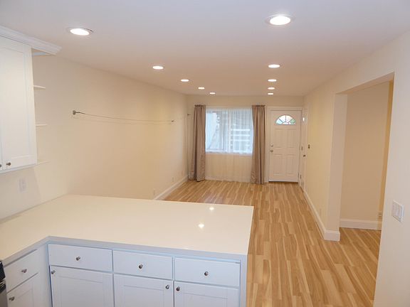 4th image of 102 Bradford St #B