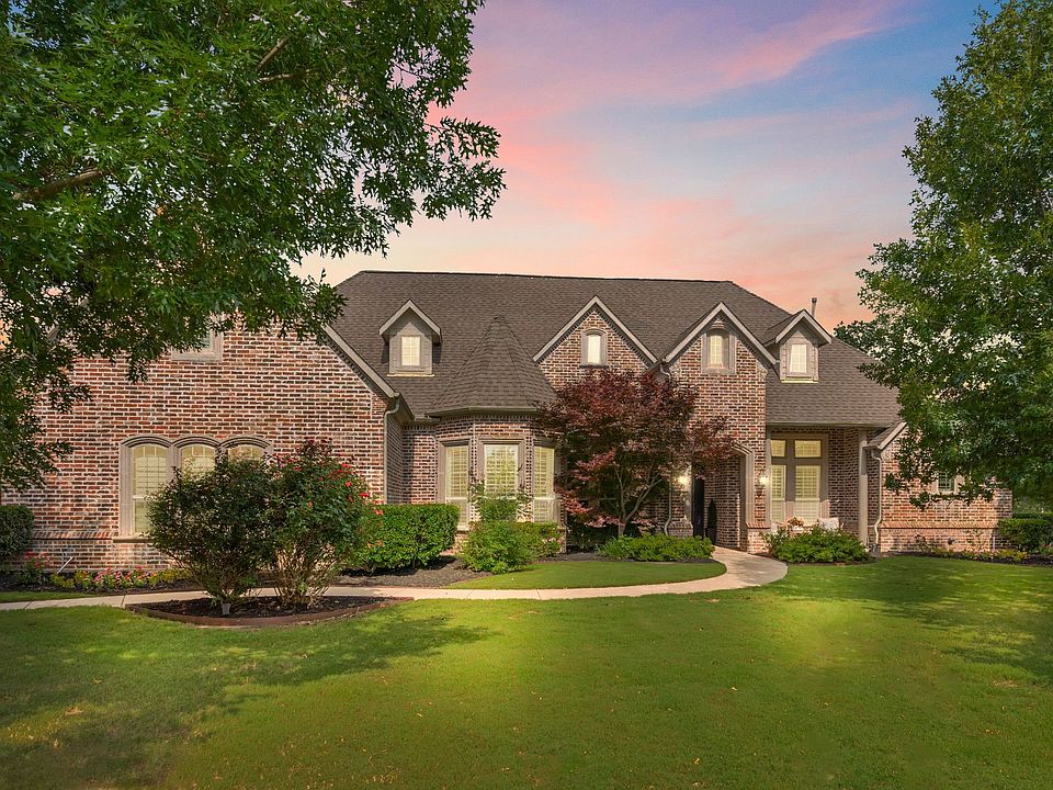 1st image of 3005 Twin Lakes Dr