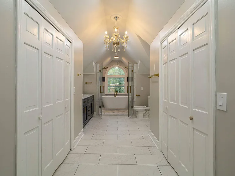 405 Park Lake Cir — Photo 14