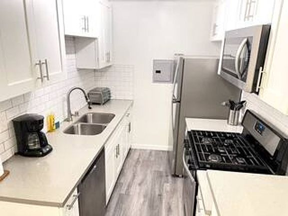 3rd image of 3771 Jasmine Ave APT 5