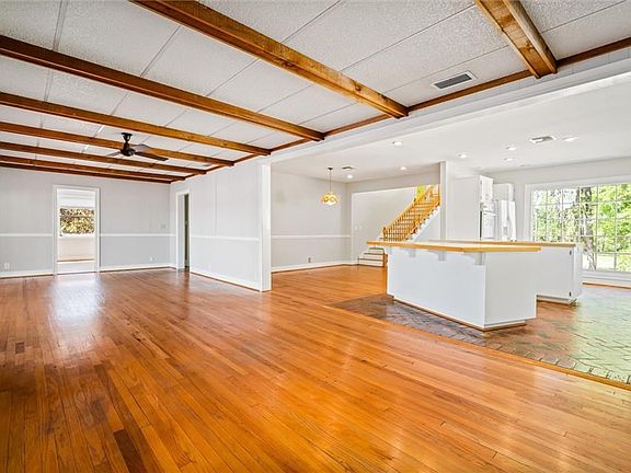 2nd image of 3578 Higgins Rd