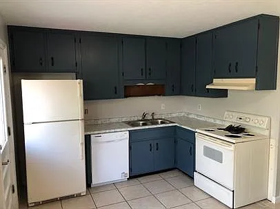 Building Photo - 1599 Coombs Dr #2