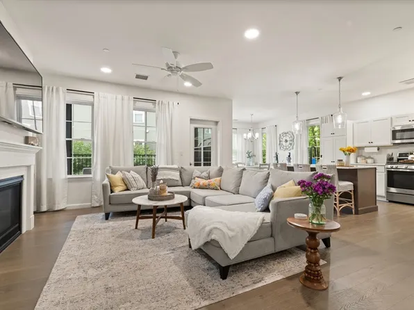 1 Revolution Way Unit 112, Canton, MA 02021