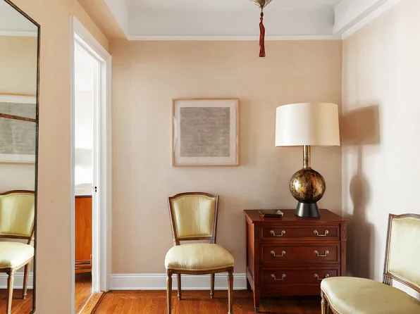 302 West 12th Street image 7 of 13