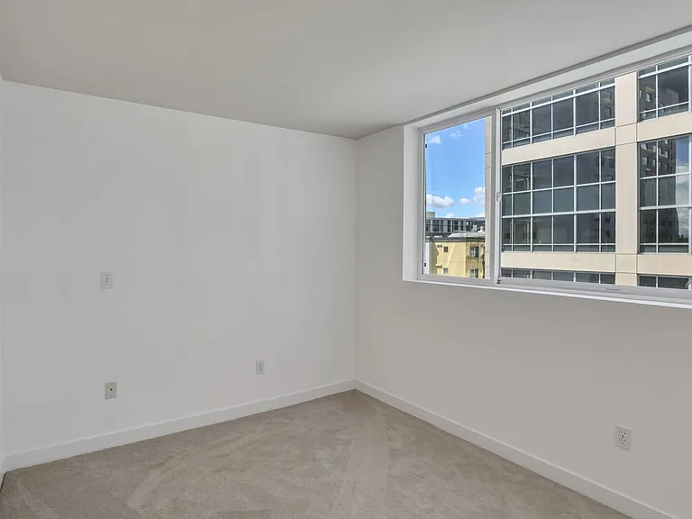 300 110th Ave NE #605 — Photo 18