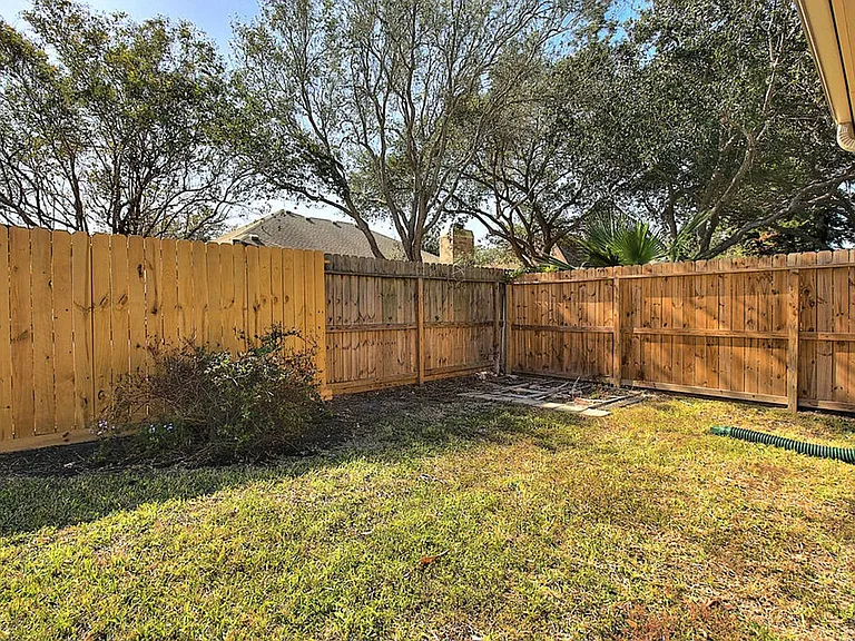7642 Dallas St — Photo 50