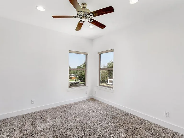 1006 Lipan Trl — Photo 18