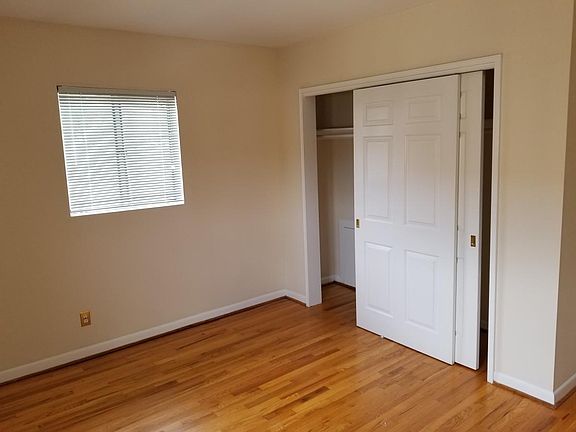Big bedroom, lots of closet space
