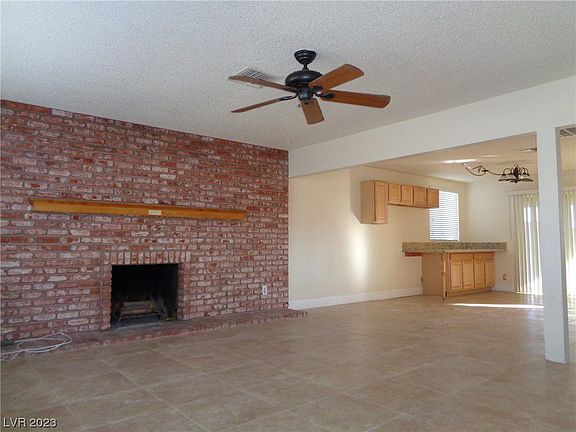 3rd image of 3589 Moraga Dr