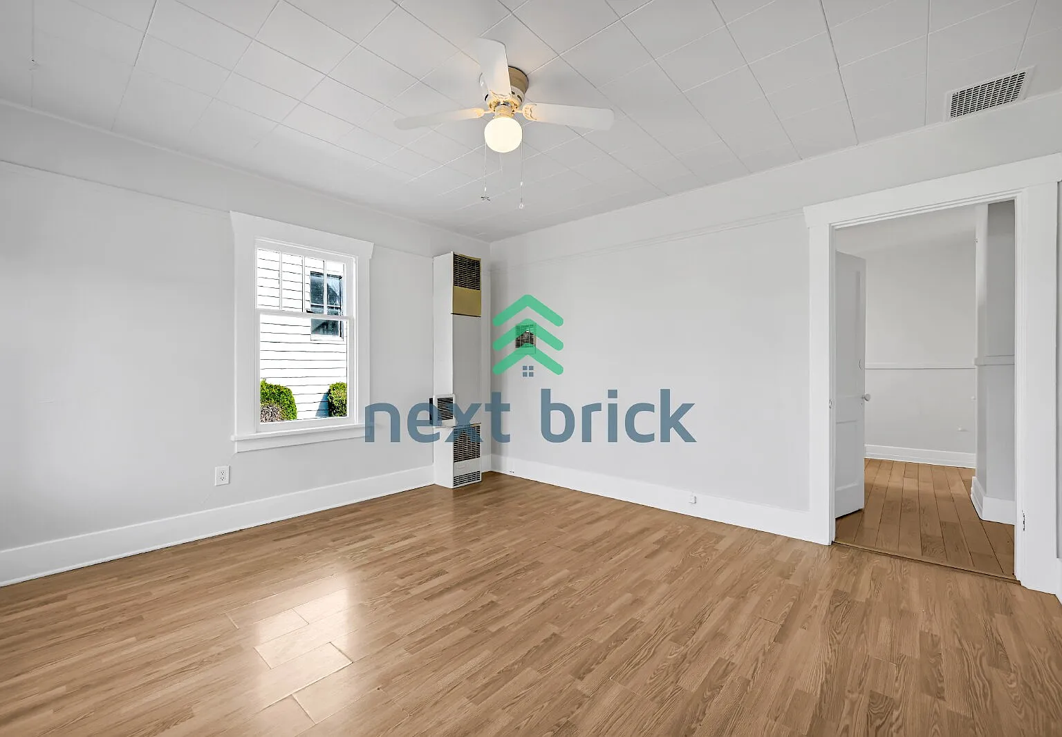 Charming 3-Bed Duplex in Renton - Spacious 1280 Sq Ft Haven! — Photo 3