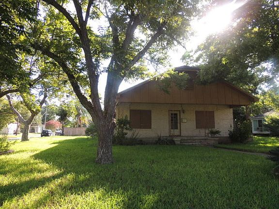 2nd image of 421 S Guadalupe St