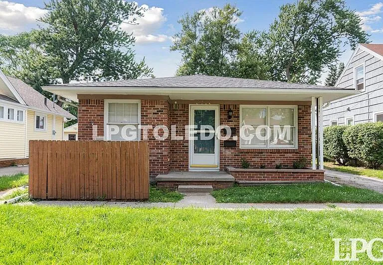 3145 Sherbrooke Rd — Photo 1