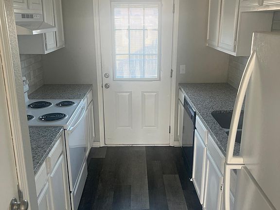 3rd image of 2948 Gossett Dr