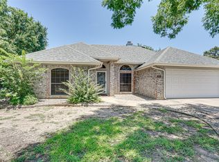 606 Hilltop Ct, Kennedale, TX 76060