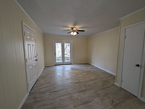 4th image of 2501 Case St #14