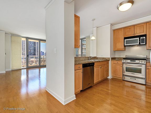 5th image of 420 E Waterside Dr Unit 403