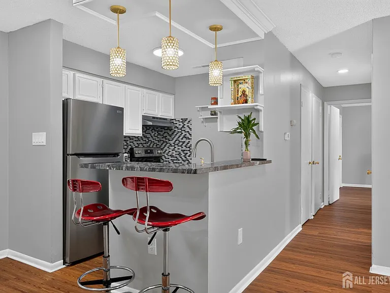5208 Ravens Crest Dr — Photo 3