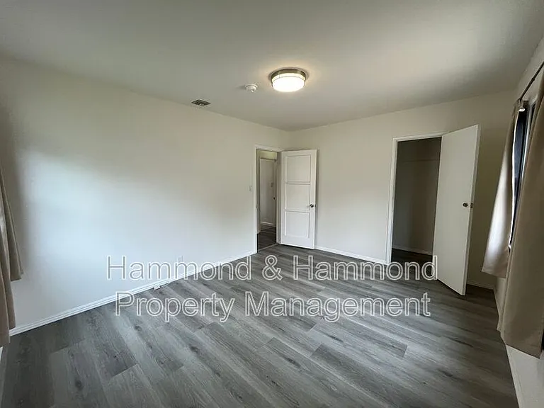 18003 Saticoy St — Photo 16