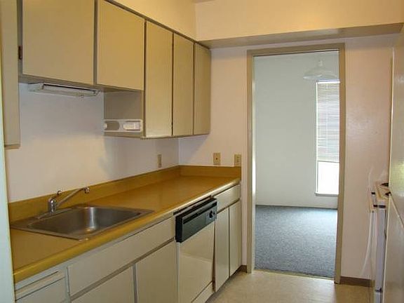 4th image of 545 NE Kamiaken St APT 7