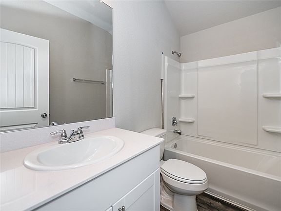 4th image of 2832 W McLaren Dr