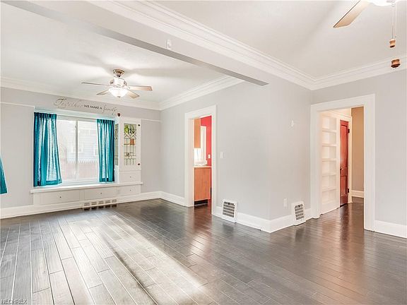 5th image of 441 Marguerite Ave