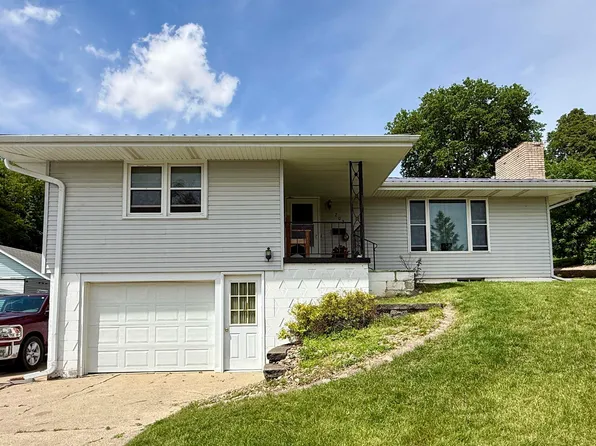 702 Chicago St, Audubon, IA 50025