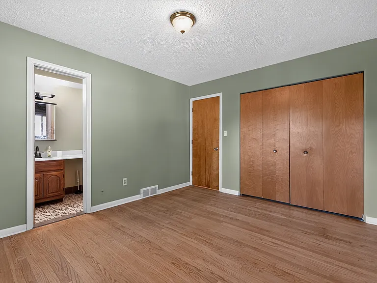30110 Bentley St — Photo 8