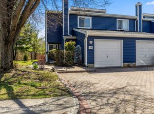 24 Rambling Meadows Ct, Tinton Falls, NJ 07724