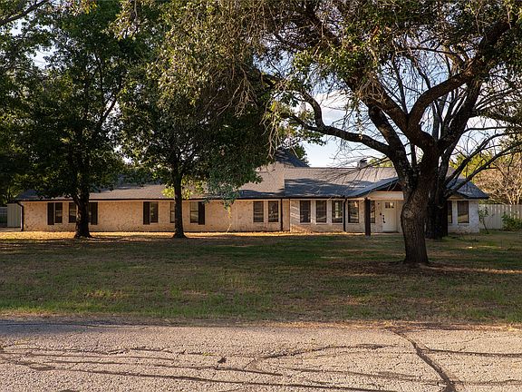 2nd image of 207 Southridge Rd