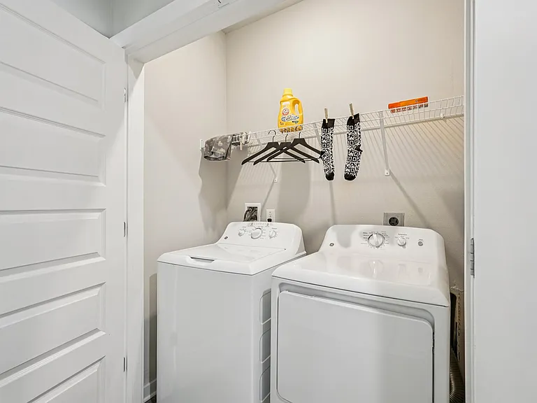 ShoreView Waterfront Apartments — Photo 13