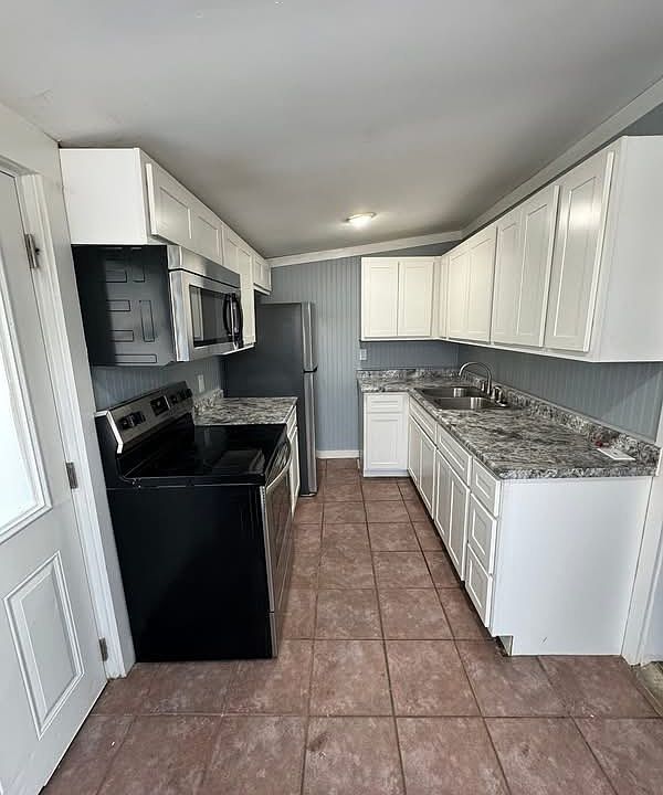 1st image of 10 E Springfield Rd