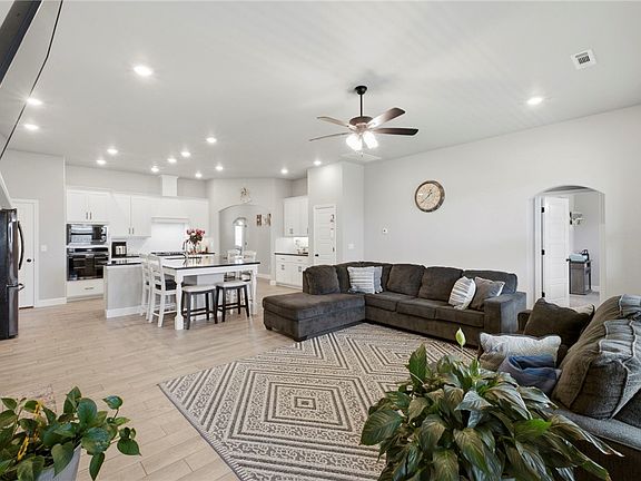 5th image of 304 Manfield Ave