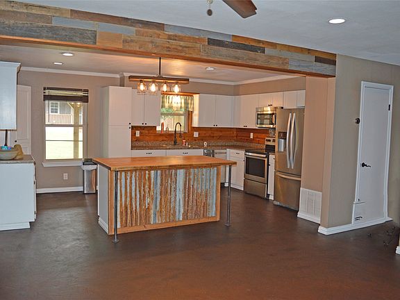 5th image of 2024 Walker St