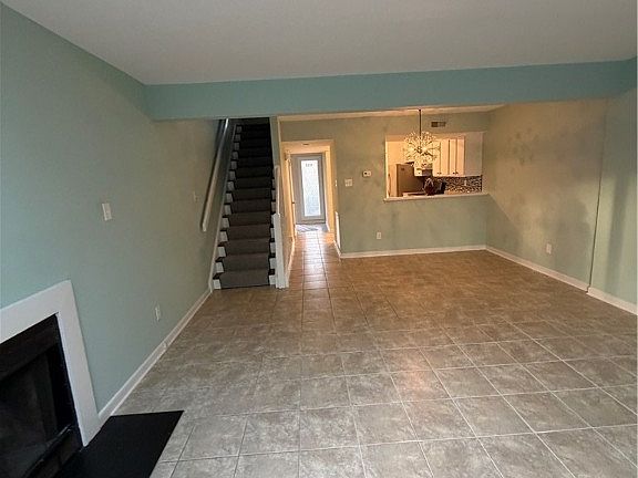 5th image of 1522 Sycamore Square Dr