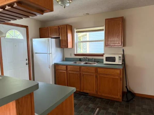 528 Avon St, Lansing, MI 48910