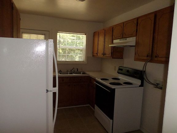 2nd image of 1811 Poage Ave