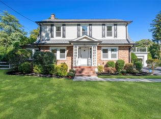 99 Warner Avenue, Roslyn Heights, NY 11577