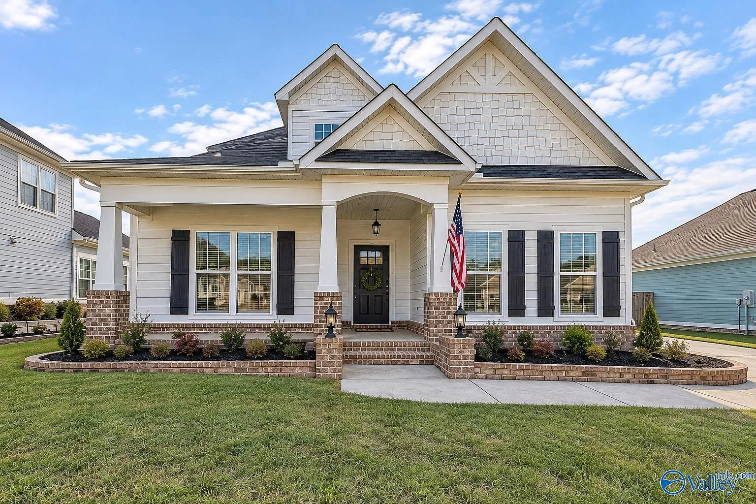 3 bed, 2.0 bath, 2627 sqft, $2,800 — Photo 1