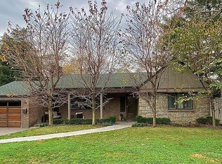 60 Middle Neck Rd, Roslyn, NY 11576