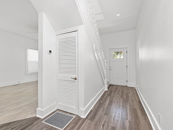4th image of 348 Charlotte St