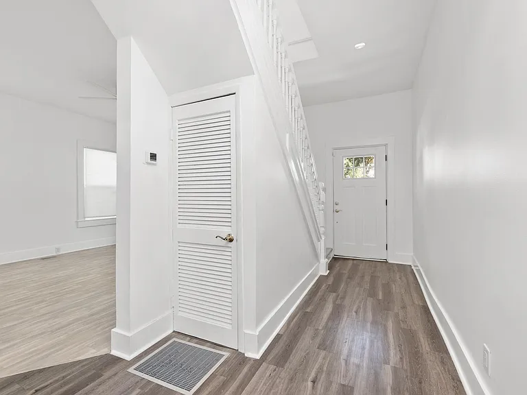 348 Charlotte St — Photo 4