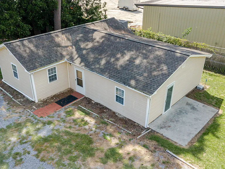 2621 1/2 W Willow Dr — Photo 3