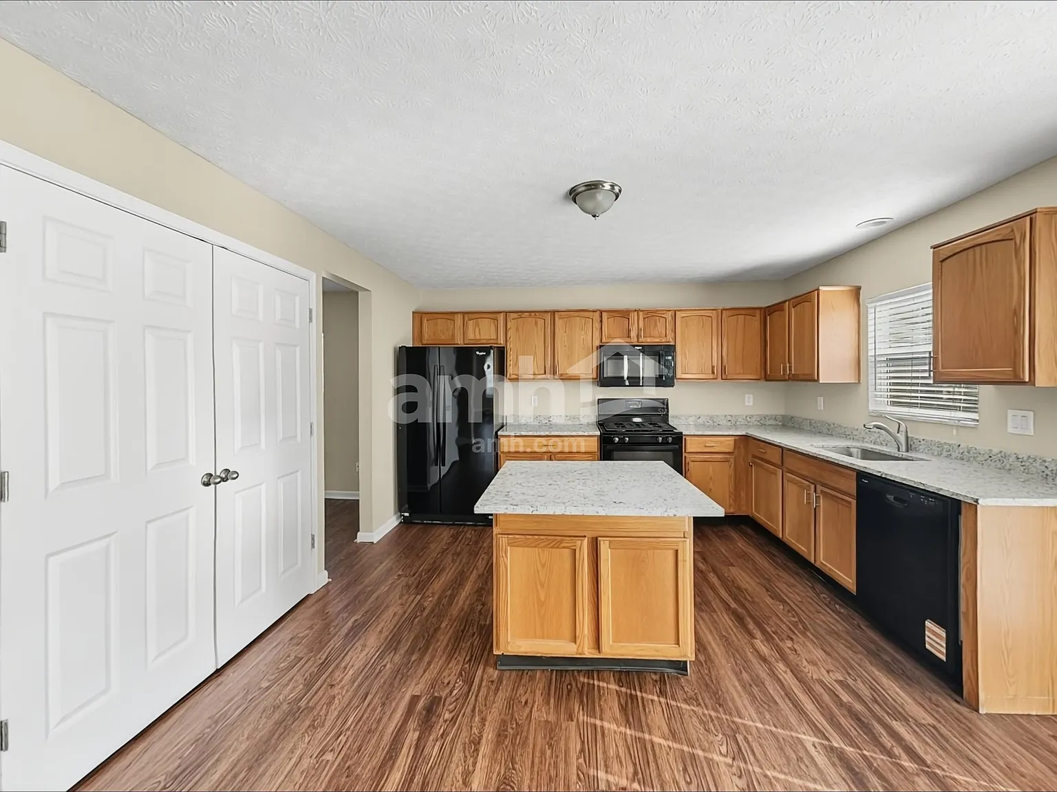 4 bed, 2.5 bath, 2129 sqft, $2,465 — Photo 3