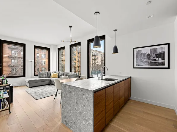 21-21 31st St #2L, Astoria, NY 11105